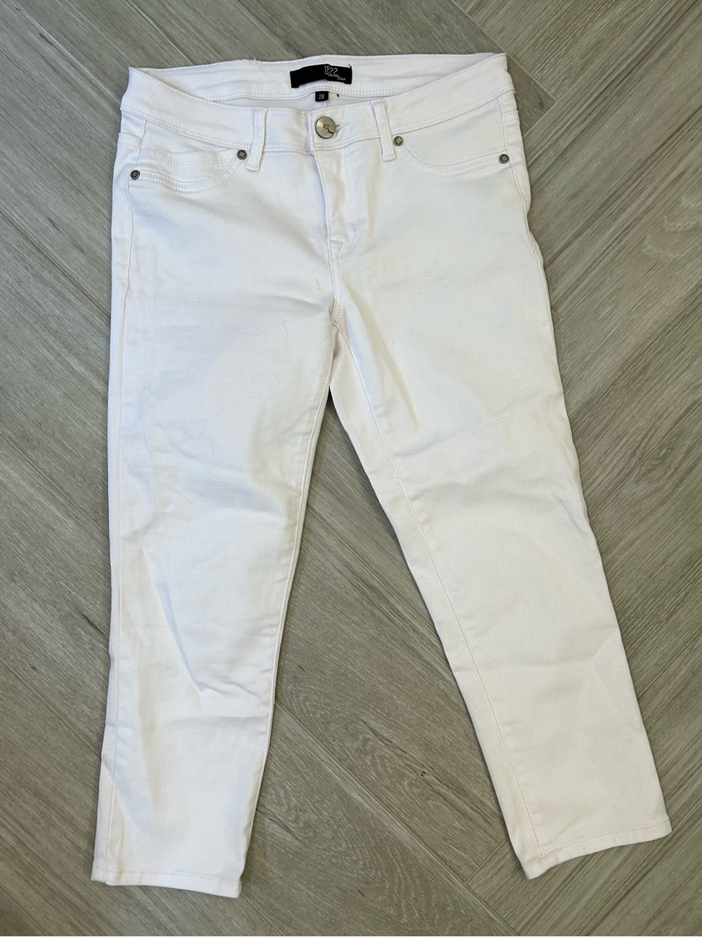 1822 White Cropped Jeans Size 28